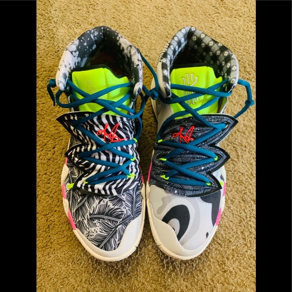 ❌ SOLD! ❌ Nike Kybrid S2